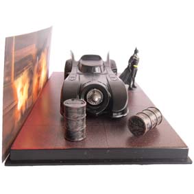 Batmobile 1989 Batmóvel do Michael Keaton Diorama com caixa de acrílico 19x10x8 cm