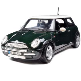 Mini Cooper (2002) cor verde metálico marca Maisto escala 1/24