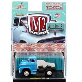 Miniatura Chevrolet Spartan LCF azul (1958) Miniaturas M2 Machines escala 1/64