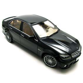 Miniatura da Mercedes-Benz C63 AMG AutoArt escala 1/18 