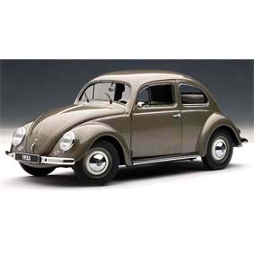 VW Fusca (1955) Volkswagen 1200 Beetle marca AutoArt escala 1/18